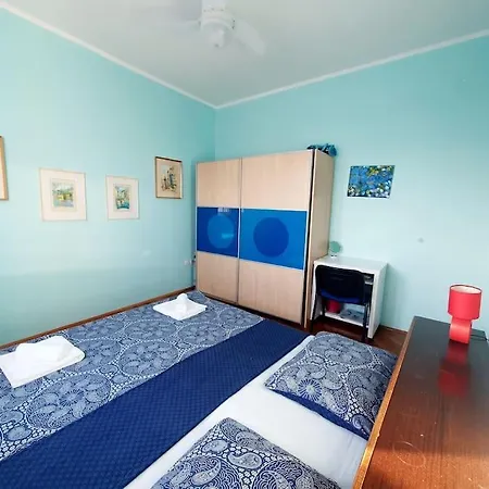 Near And Centre Apartment