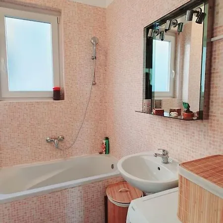 Near And Centre Apartment