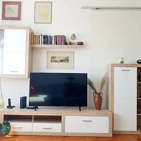 Near And Centre Apartment *